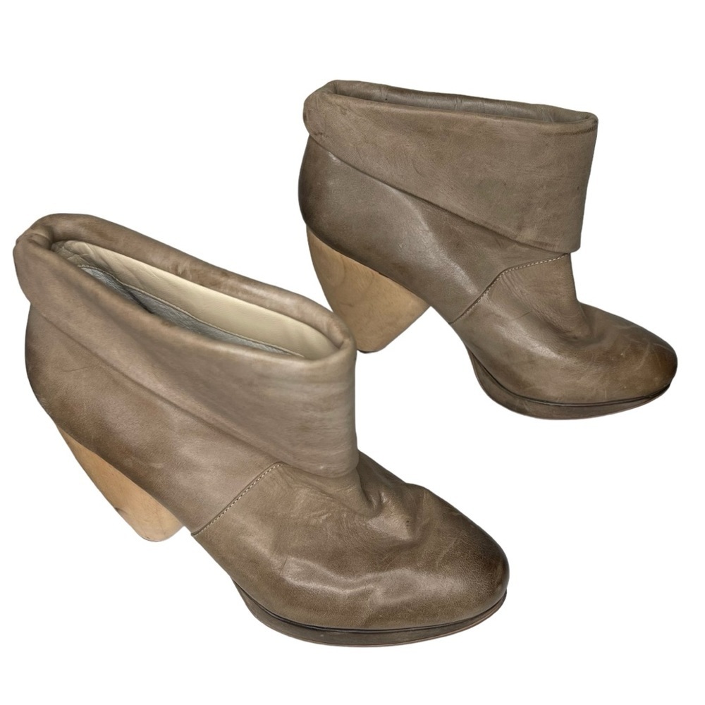 Max‎ Studio Tan Leather Heeled Booties